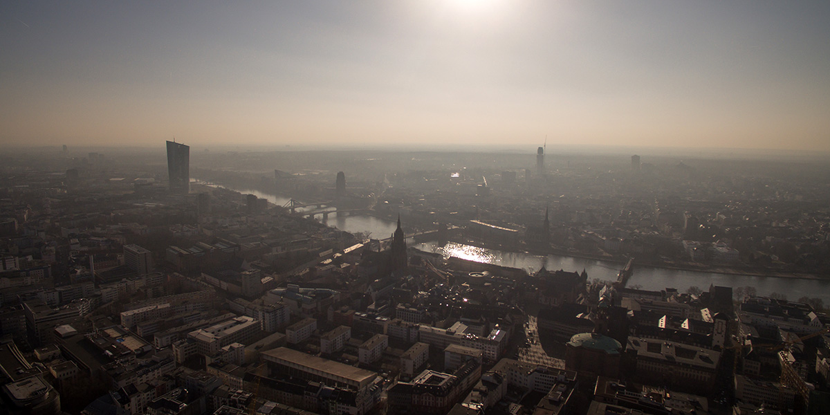 Luftaufnahme Stadtpanorama. Frankfurt Morgens.