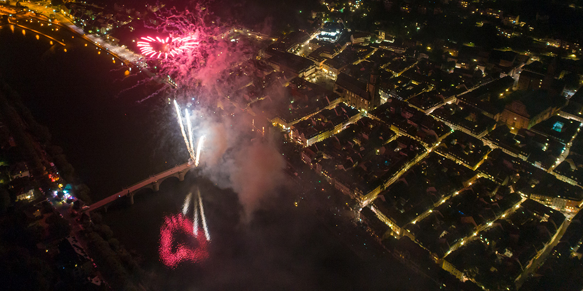 Drohnenfoto Hochzeit mit Feuerwerk